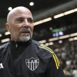 Jorge Sampaoli assume comando de equipe argentina após meio ano sem equipe