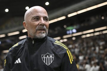 Jorge Sampaoli assume comando de equipe argentina após meio ano sem equipe