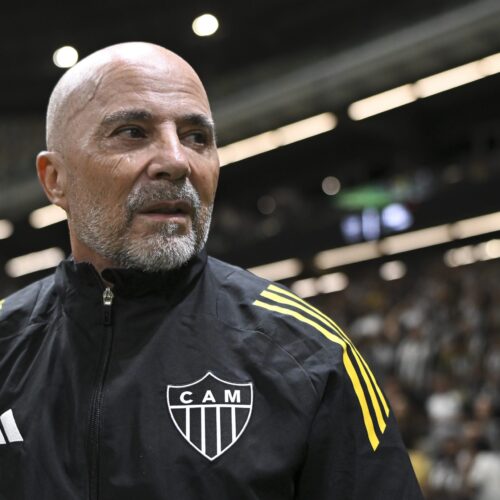 Jorge Sampaoli assume comando de equipe argentina após meio ano sem equipe