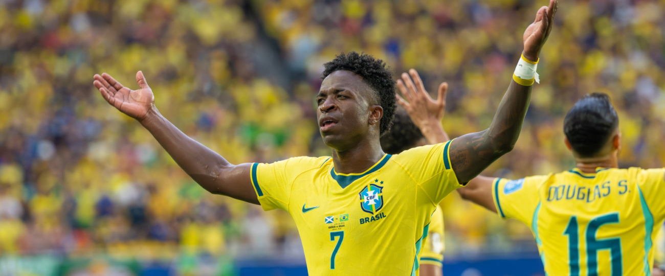 Brasil goleia a Escócia, garante liderança do Grupo C e avança invicto na Copa do Mundo