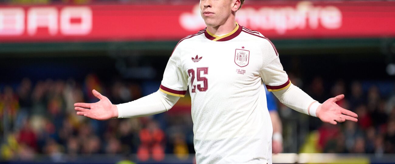 Liverpool vence disputa com clubes ingleses e garante jovem talento da Espanha