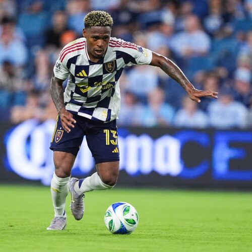 Botafogo faz proposta por jogador meia do exterior