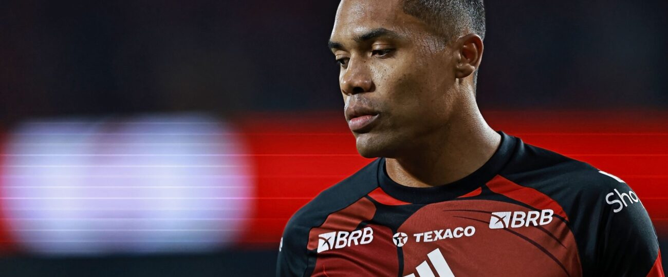 Flamengo assegura novo contrato para defensor e espera retorno de outro jogador