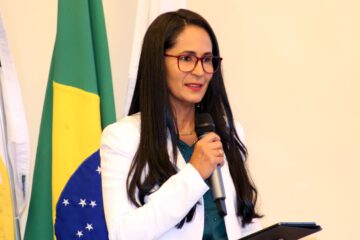 Dorinha se torna símbolo de empoderamento feminino e profissional, afirma presidente do Conselho de Educação