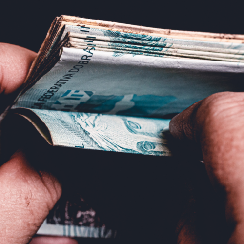 Projeção aponta que salário mínimo em 2027 pode atingir R$ 1.741