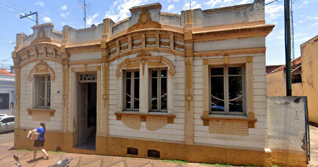Prefeitura firma contrato com empresa para impulsionar serviços educacionais
