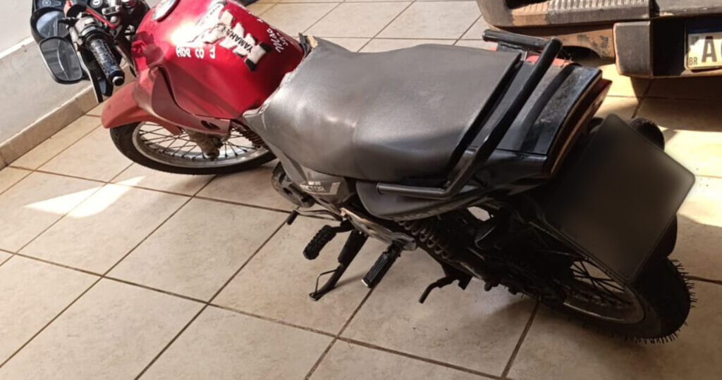 Mulher é presa por porte de motocicleta com alterações ilegais